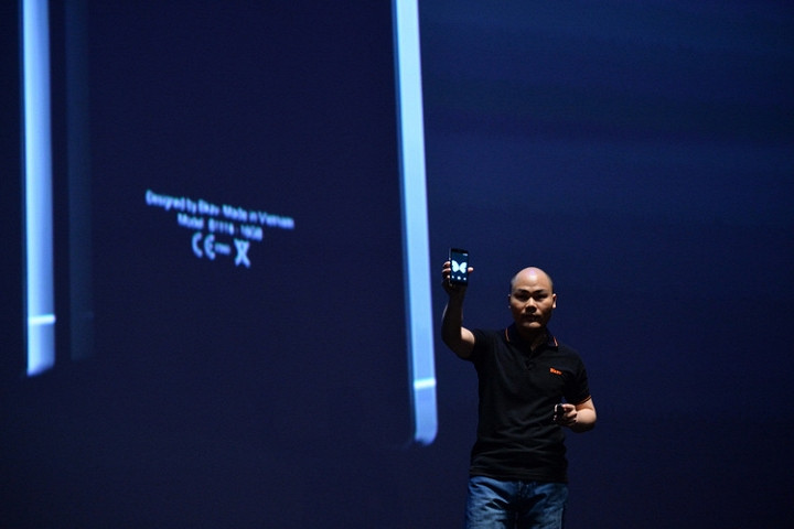 Ngày 26/5/2015, CEO Nguyễn Tử Quảng ra mắt chiếc smartphone "Made in Viet Nam" với tên gọi Bphone. Ngày 26/5/2015, CEO Nguyễn Tử Quảng ra mắt chiếc smartphone "Made in Viet Nam" với tên gọi Bphone.