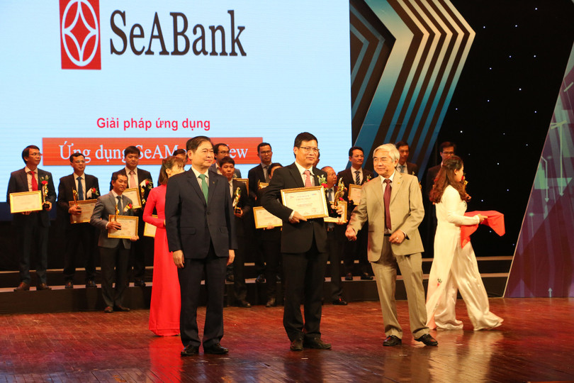 Ngân hàng SEA Bank được vinh danh là doanh nghiệp chuyển đổi số xuất sắc.