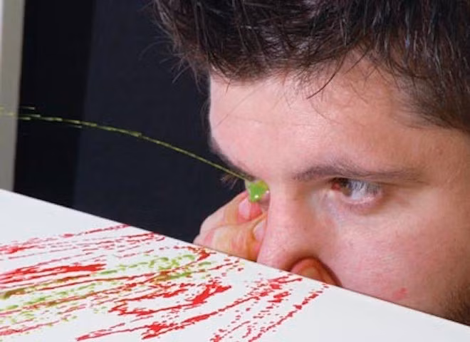 Dị nhân: Hoạ sĩ vẽ tranh bằng mắt