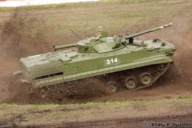 Cận cảnh xe tăng-thiết giáp Nga chạy, nhảy, bắn ảnh 11