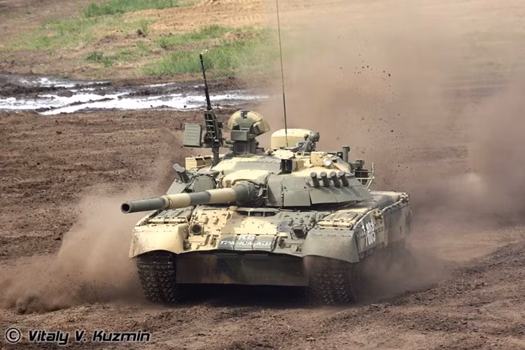 Cận cảnh xe tăng-thiết giáp Nga chạy, nhảy, bắn ảnh 2