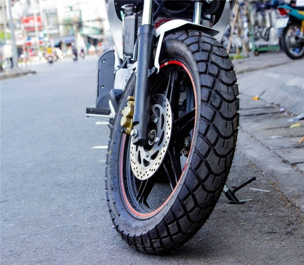 Tác dụng của các rãnh, gai trên vỏ xe cao su ảnh 1