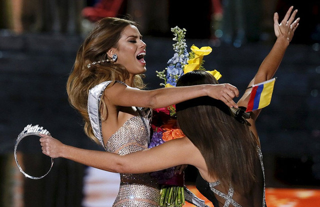 Hoa hậu Hoàn vũ "hụt' tuyên bố từ bỏ ngôi vị Á hậu ảnh 1 Hoa hậu Hoàn vũ "hụt' tuyên bố từ bỏ ngôi vị Á hậu ảnh 1