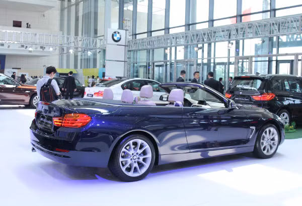 Rolls-Royce Ghost và BMW i8 bỗng nhiên xuất hiện tại BMW World Vietnam 2016 ảnh 1