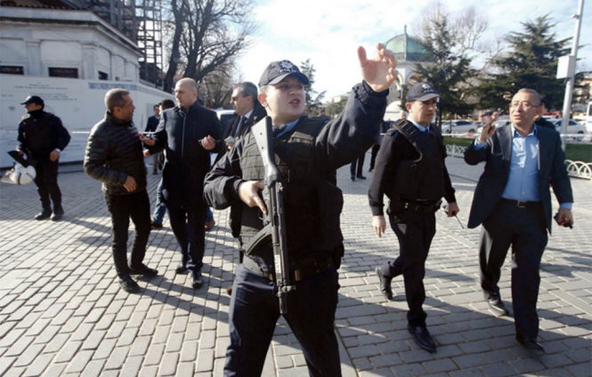 Video: Một nhà báo đối lập Thổ Nhĩ Kỳ bị bắn ở Istanbul 