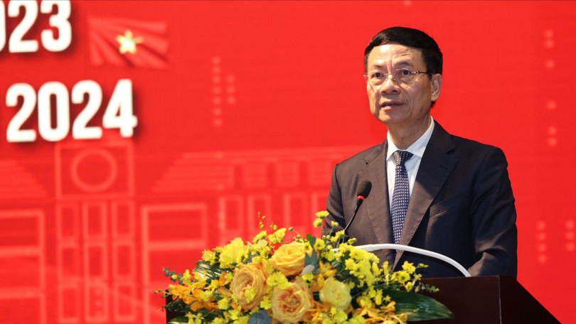 Bộ trưởng Nguyễn Mạnh Hùng cho rằng những công việc đơn giản nhưng dữ liệu quá lớn, sẽ do trợ lý ảo làm hộ.