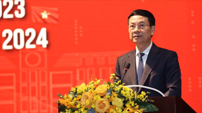 Bộ trưởng Nguyễn Mạnh Hùng cho rằng những công việc đơn giản nhưng dữ liệu quá lớn, sẽ do trợ lý ảo làm hộ.