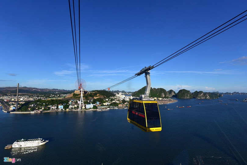 Cap treo 'xe bus hai tang' lo lung tren vinh Ha Long hinh anh 7
