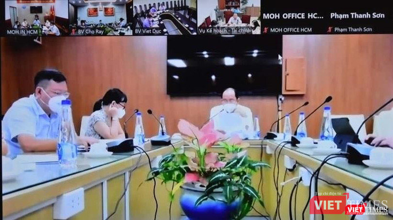 Các đại biểu tham dự cuộc họp trực tuyến tại Sở Y tế TP.HCM và Bệnh viện Chợ Rẫy.