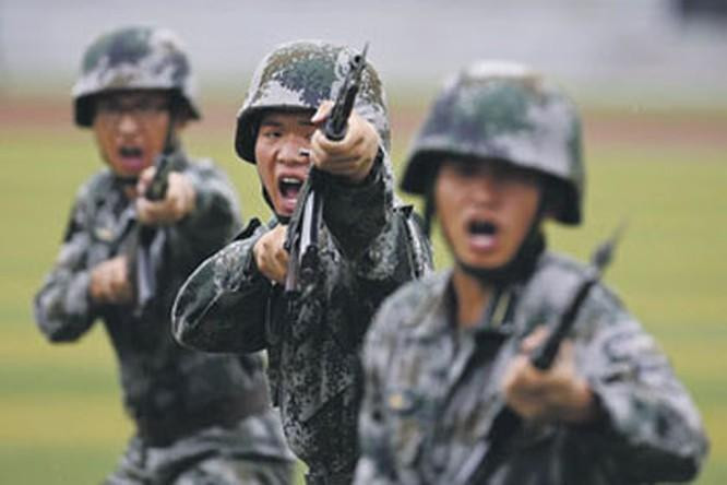Lục quân Trung Quốc đứng đầu thế giới về quân số, vượt xa các lực lượng tương tự của Mỹ và Nga. Lục quân Trung Quốc đứng đầu thế giới về quân số, vượt xa các lực lượng tương tự của Mỹ và Nga.