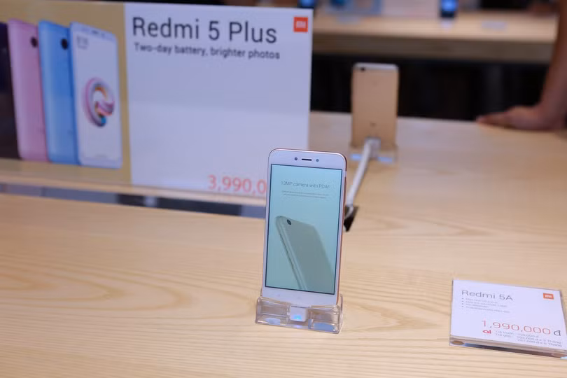 “Đột nhập” cửa hàng Mi Store rộng hơn 240m2 đầu tiên tại Hà Nội ảnh 12