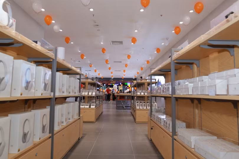“Đột nhập” cửa hàng Mi Store rộng hơn 240m2 đầu tiên tại Hà Nội ảnh 6