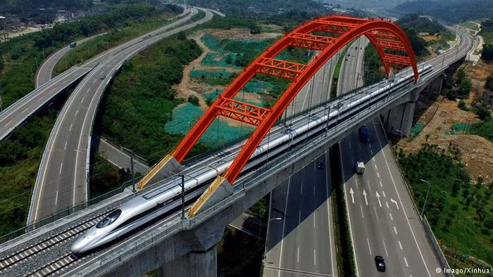 Đến cuối năm 2015, tổng chiều dài của mạng lưới đường sắt này đã đạt 19.000 km, chiếm hơn 50% mạng lưới đường sắt tốc độ cao của toàn thế giới.