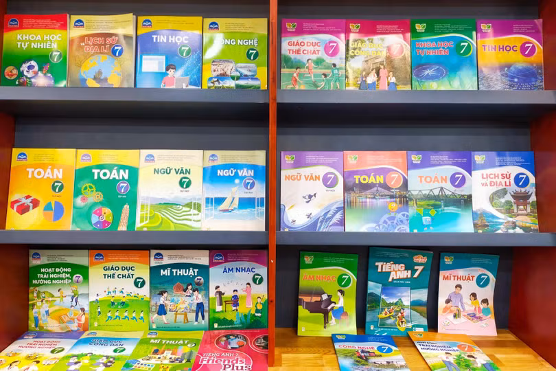 Giá sách giáo khoa tăng gấp 2-3 lần gây bức xúc