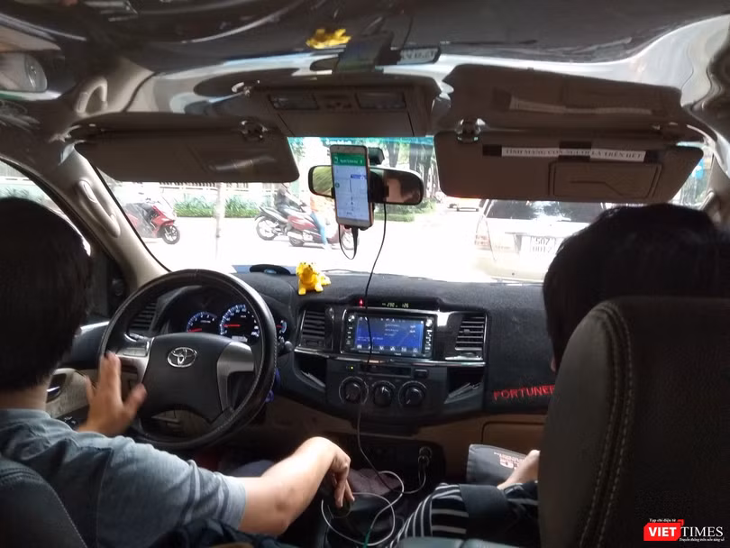 Cuộc chiến taxi truyền thống - Grab: Dai dẳng, gay cấn và bao giờ đến hồi kết?