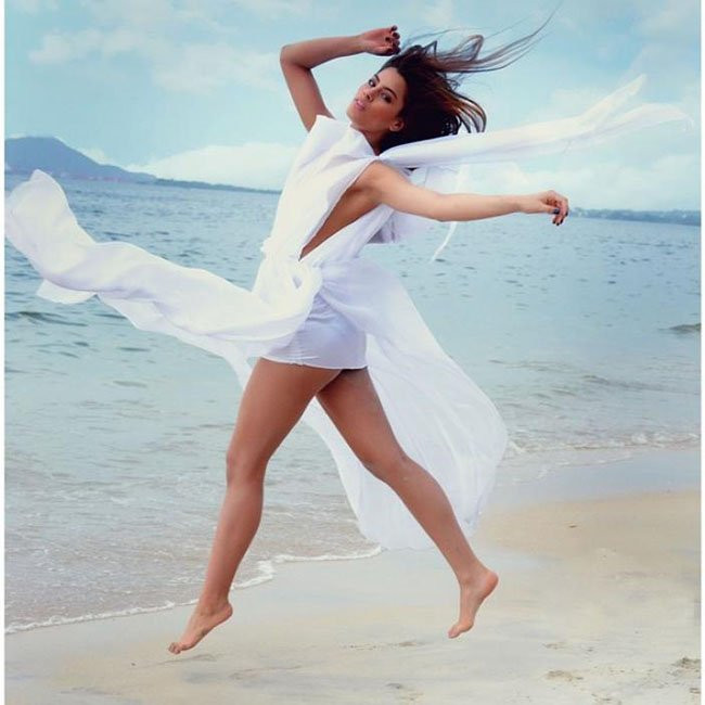 Ngắm 'Mỹ nhân đương đại gợi cảm nhất 2015' ảnh 15