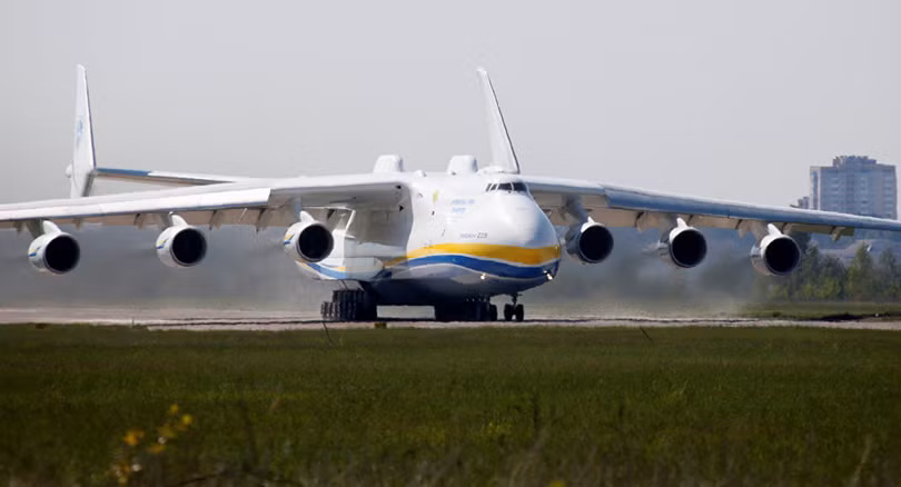 Máy bay vận tải lớn nhất thế giới chở máy phát điện 135 tấn từ Czech đến Australia