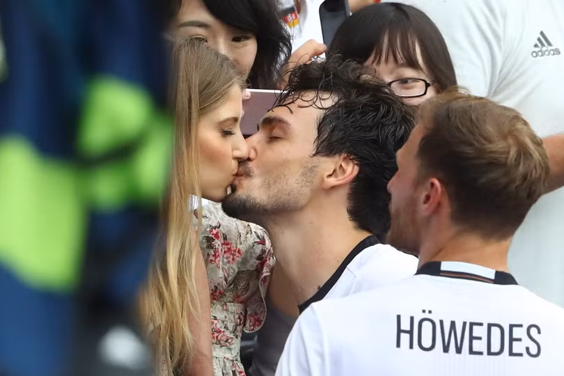 1001 kiểu nụ hôn tại Euro 2016 ảnh 1