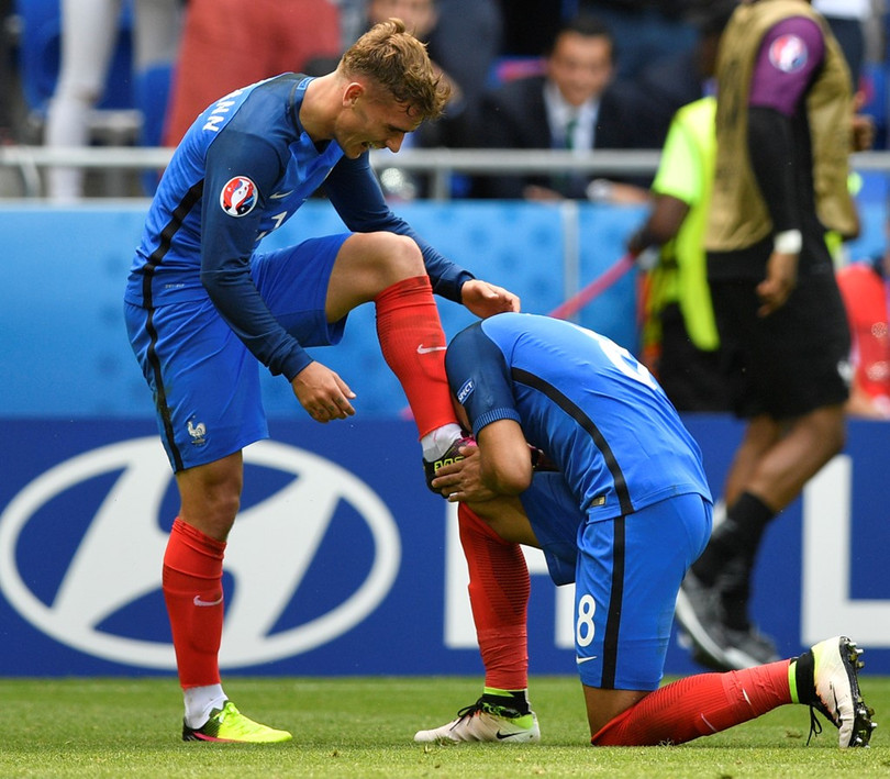 1001 kiểu nụ hôn tại Euro 2016 ảnh 17