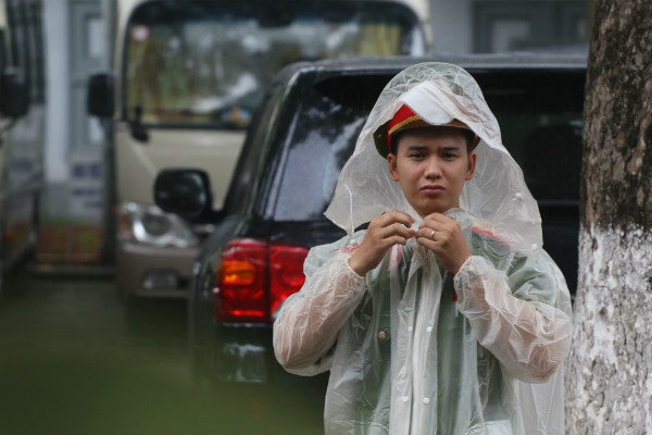 Trời tuôn mưa, người tuôn nước mắt trong tang lễ 9 liệt sĩ phi hành đoàn CASA-212 ảnh 35