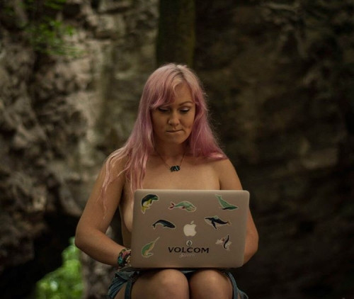 Tổng thống Belarus lỡ miệng, người dân "thoát y" đi làm ảnh 3