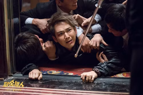 Chung Hán Lương vào vai chàng trai hậu đậu, ham ăn, mang lại nhiều tình tiết hài hước trong tác phẩm.