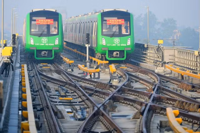 Dự án đường sắt Cát Linh - Hà Đông chậm tiến độ, đội vốn, gây bức xúc dư luận.