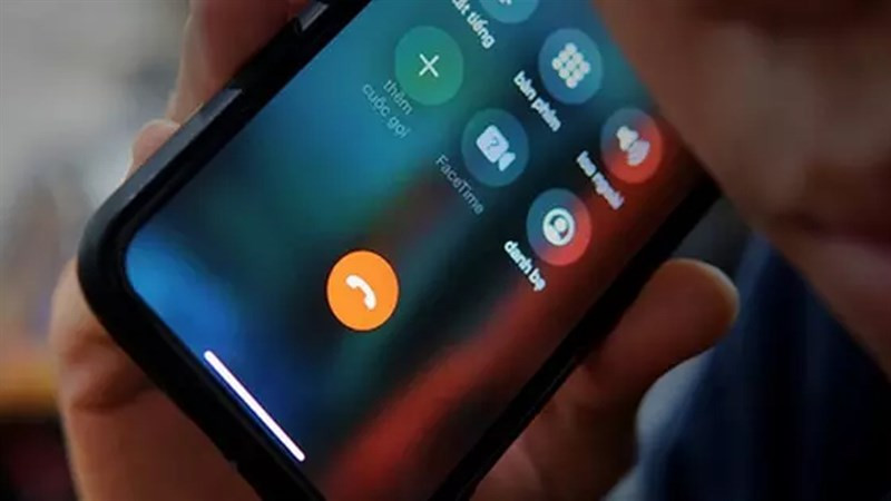 Kẻ mạo danh nhân viên chuyển phát Viettel Post đọc rõ các thông tin của bưu kiện và yêu cầu người dùng chuyển khoản tiền để nhận hàng. Ảnh minh hoạ.