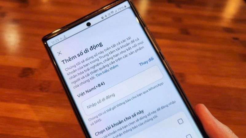 Người dùng được hướng dẫn bổ sung số di động và cung cấp thêm thông tin xác thực để rút ngắn thời gian bị treo tài khoản Facebook.