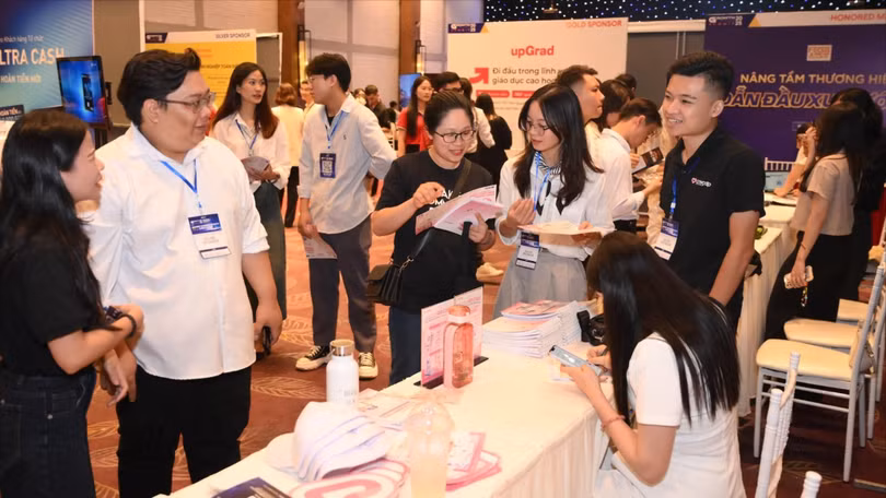 GrowthVerse Summit 2025 ghi nhận sự tham gia của hàng trăm đại diện doanh nghiệp, chuyên gia, và nhà lãnh đạo trong hành trình cùng nhau tìm kiếm giải pháp tăng trưởng bền vững. 