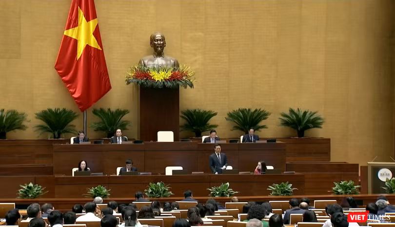 Bộ trưởng Nguyễn Mạnh Hùng đăng đàn trả lời chất vấn sáng nay (4/11).