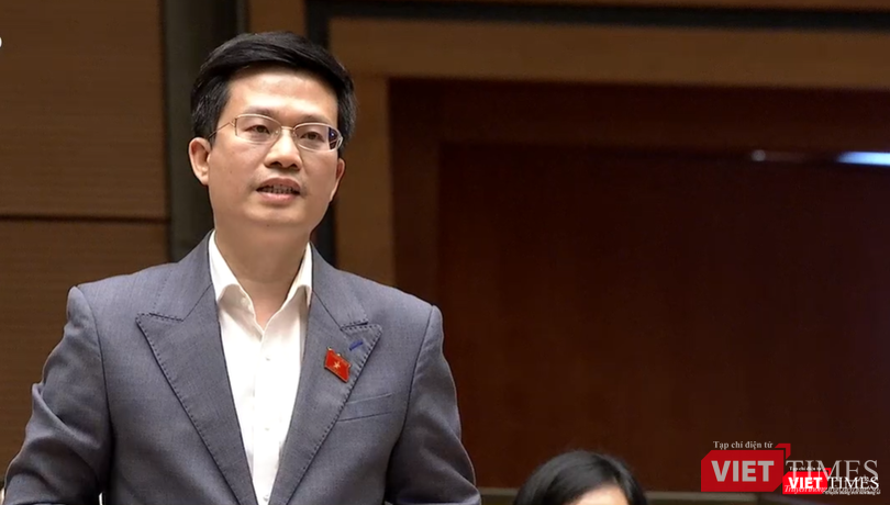 Đại biểu Đỗ Chí Nghĩa (Phú Yên) chất vấn Bộ trưởng Nguyễn Mạnh Hùng. Đại biểu Đỗ Chí Nghĩa (Phú Yên) chất vấn Bộ trưởng Nguyễn Mạnh Hùng.