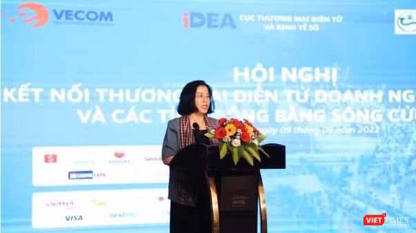 Bà Nguyễn Thị Minh Huyền - Phó Cục trưởng Cục Thương mại điện tử và Kinh tế số đánh giá cao hình thức kinh doanh trực tuyến.