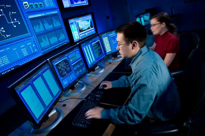 Đội ngũ nhân sự tinh thông mới có thể vận hành tối ưu các lớp an ninh bảo vệ an toàn cho hệ thống - Ảnh minh họa.