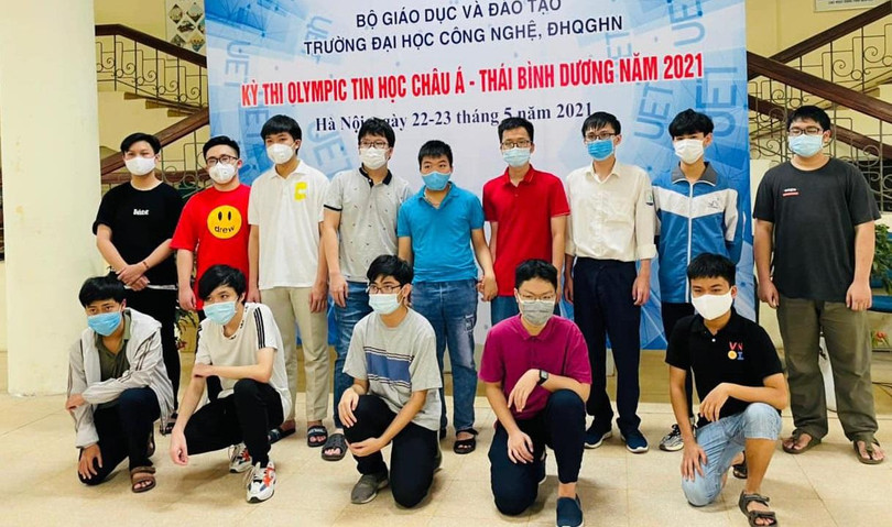 Đội tuyển Việt Nam tham dự kỳ thi APIO 2021.