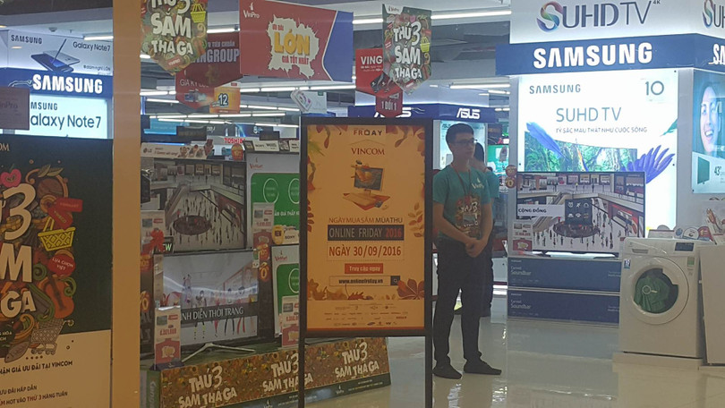 Các trung tâm thương mại và hệ thống cửa hàng của các doanh nghiệp đồng loạt hưởng ứng Online Friday Mua sắm mùa thu.