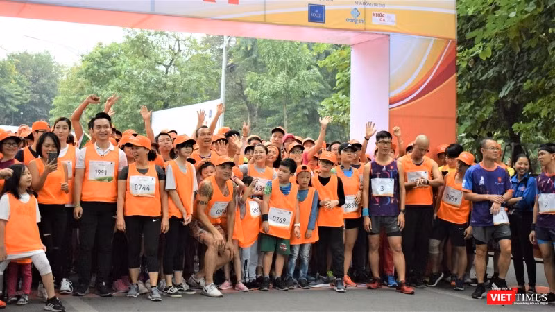 Rất đông người dân đăng ký hào hứng tham gia chạy từ sáng sớm.
