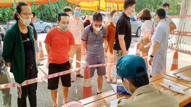 Yên Bái tái kích hoạt 9 chốt kiểm dịch y tế từ 15h chiều 2/5. Ảnh chụp tại chốt kiểm dịch số 1, nút giao IC 12, cao tốc Nội Bài-Lào Cai - ảnh: UBND tỉnh Yên Bái.