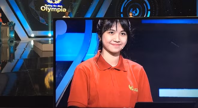Bức hình của cô bạn thí sinh đang gây náo loạn trường quay Đường lên đỉnh Olympia.