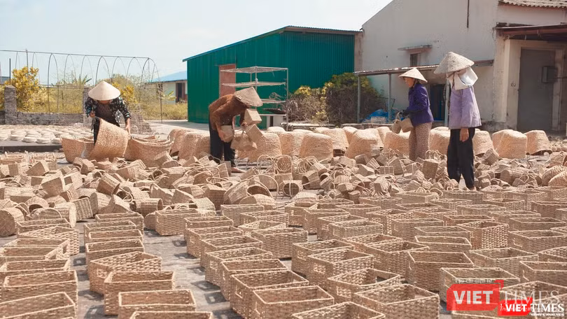 Hơn 800 thợ thủ công ở các làng nghề cói xiên Ninh Bình, Nam Định có việc làm ổn định, kể cả trong giai đoạn COVID-19.