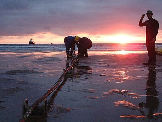 Tính từ đầu năm 2017 đến nay, tuyến cáp quang biển quốc tế AAG đã 3 lần gặp sự cố, lần lượt vào các ngày 8/1, 18/2 và gần đây nhất là 27/8. Ảnh minh hoạ: VNPT