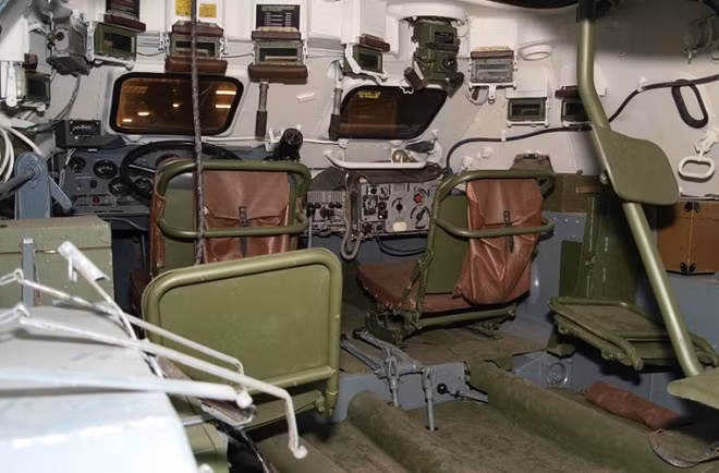 Cận cảnh “taxi bọc thép” tham gia bảo vệ Đại hội Đảng ảnh 8