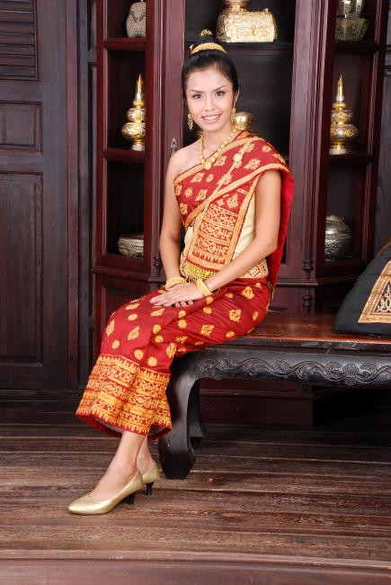 7 mẫu váy cưới độc đáo của các nước châu Á ảnh 8