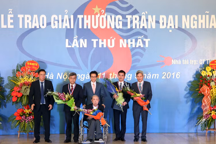 Khoa học phải vì “đại nghĩa mà làm” ảnh 1