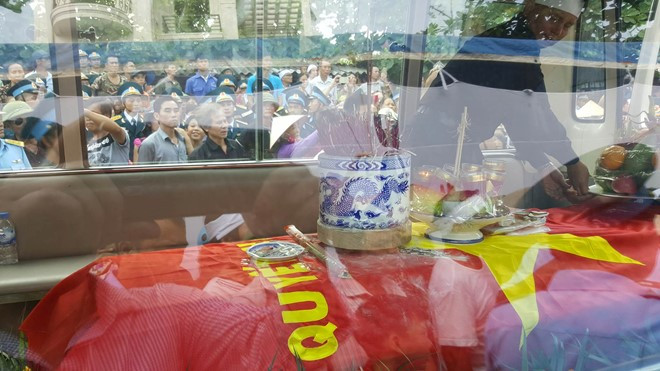 Video: Đẫm nước mắt lễ viếng ở quê nhà phi công Trần Quang Khải ảnh 2