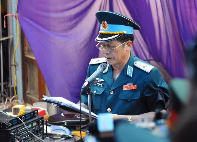 Video: Đẫm nước mắt lễ viếng ở quê nhà phi công Trần Quang Khải ảnh 8