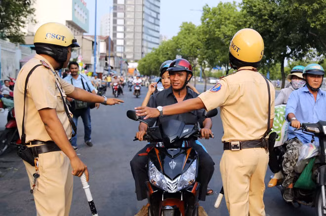 CSGT TP.HCM vào tháng cao điểm xử lý vi phạm.