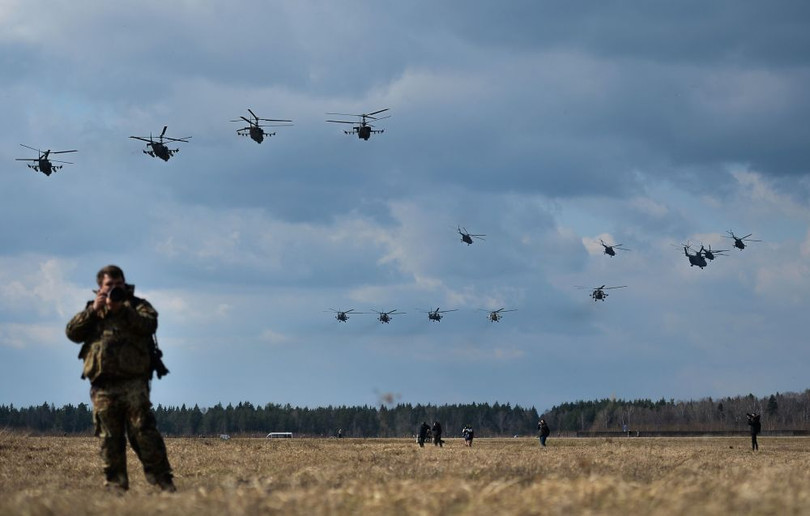 Video: Quân đội Nga rầm rập diễn tập diễu binh ảnh 2