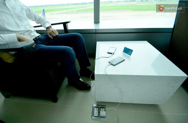 Cận cảnh phòng chờ hạng thương gia ở sân bay Tân Sơn Nhất ảnh 5