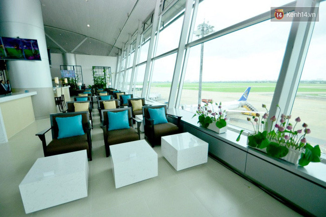 Cận cảnh phòng chờ hạng thương gia ở sân bay Tân Sơn Nhất ảnh 1